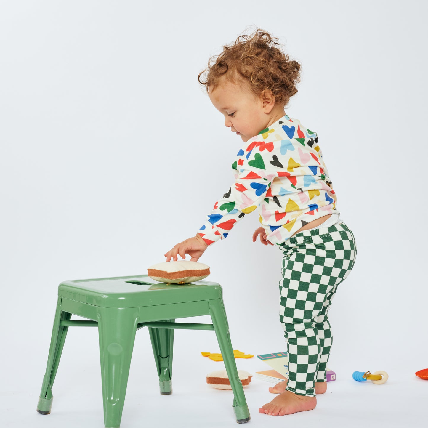 sustainable gender neutral baby clothes